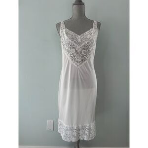 Vintage 80s Vanity Fair White Satin Floral Lace Nightgown Full Slip size 36/24"